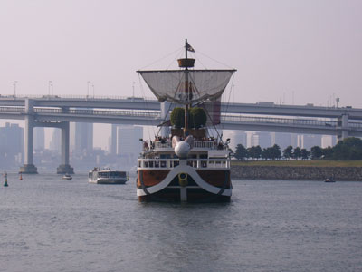 これを撮ってる時後ろでスタッフさんが「撃てー！」と騒いでました。