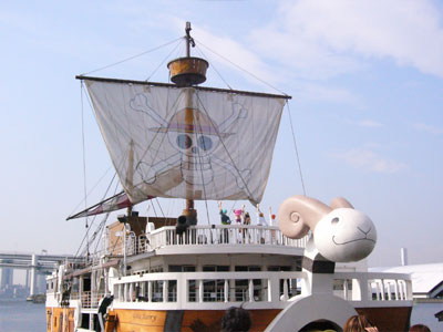 やっぱり帆が降りてると、メリー号だって感じがしますね。